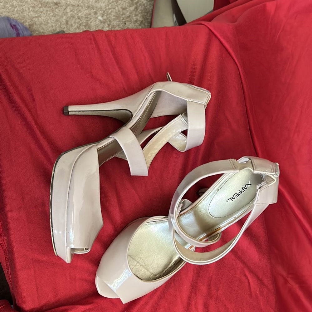 Tan Heels - Picture 2 of 3